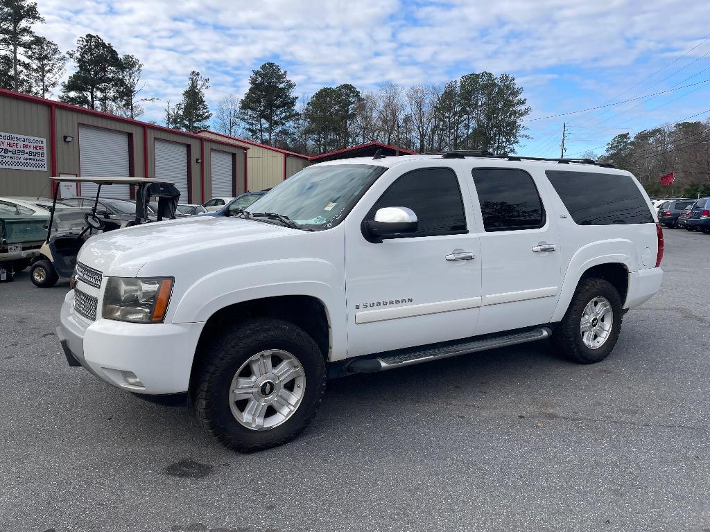 2007 Chevrolet Suburban LT's photo