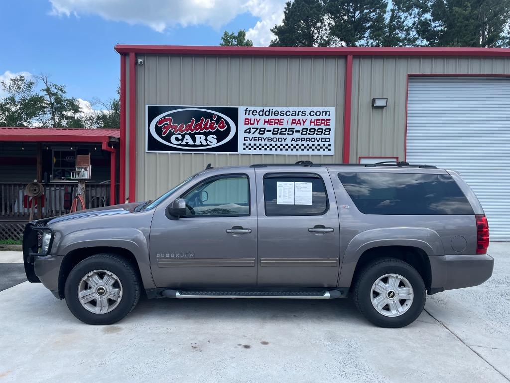 2011 Chevrolet Suburban LT's photo