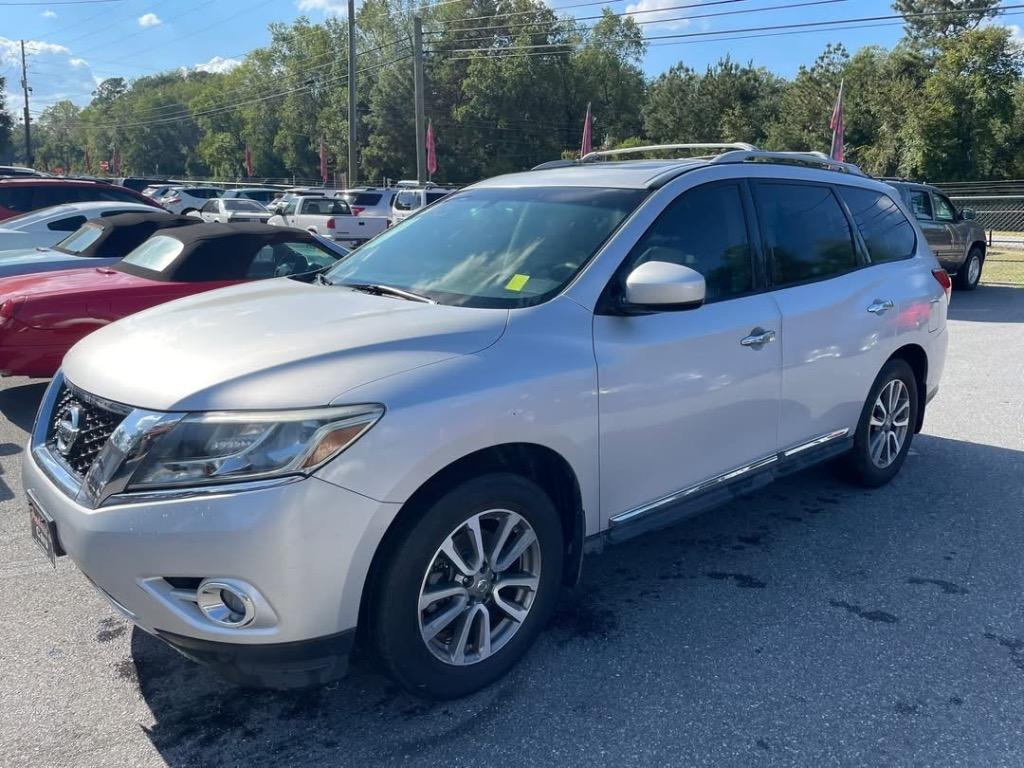 2013 Nissan Pathfinder SL's photo