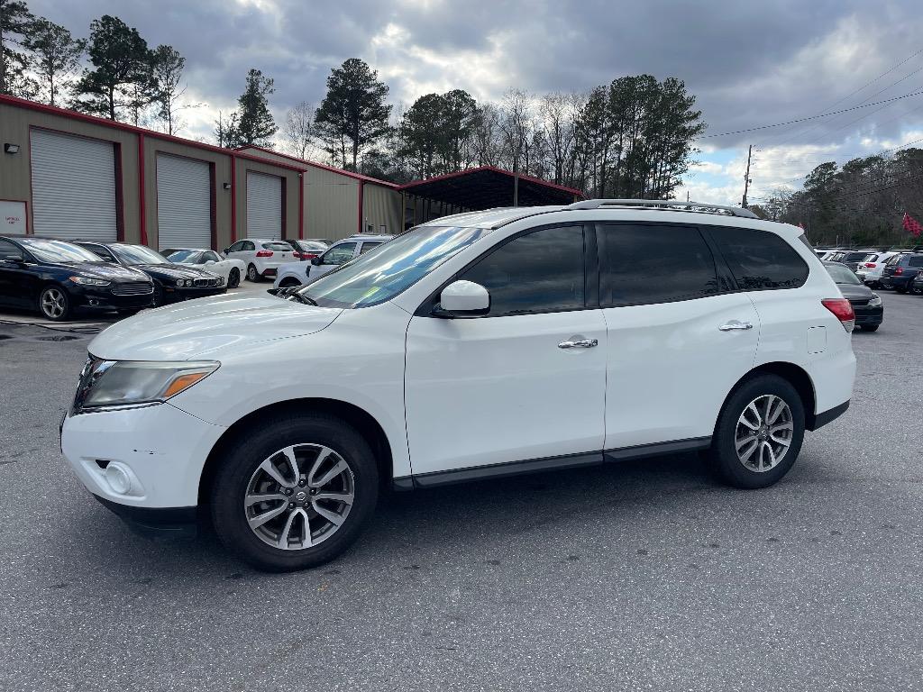 2013 Nissan Pathfinder SV's photo